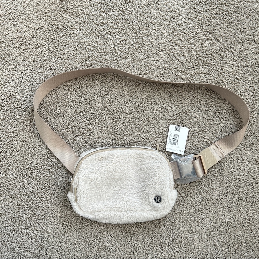 Lululemon fleece belt bag